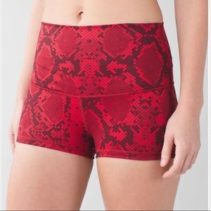 Lululemon Boogie Short (Roll Down) Ziggy Snake Red Tide Cranberry | size 4